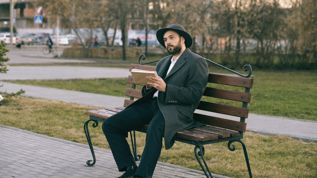 detective reading book
